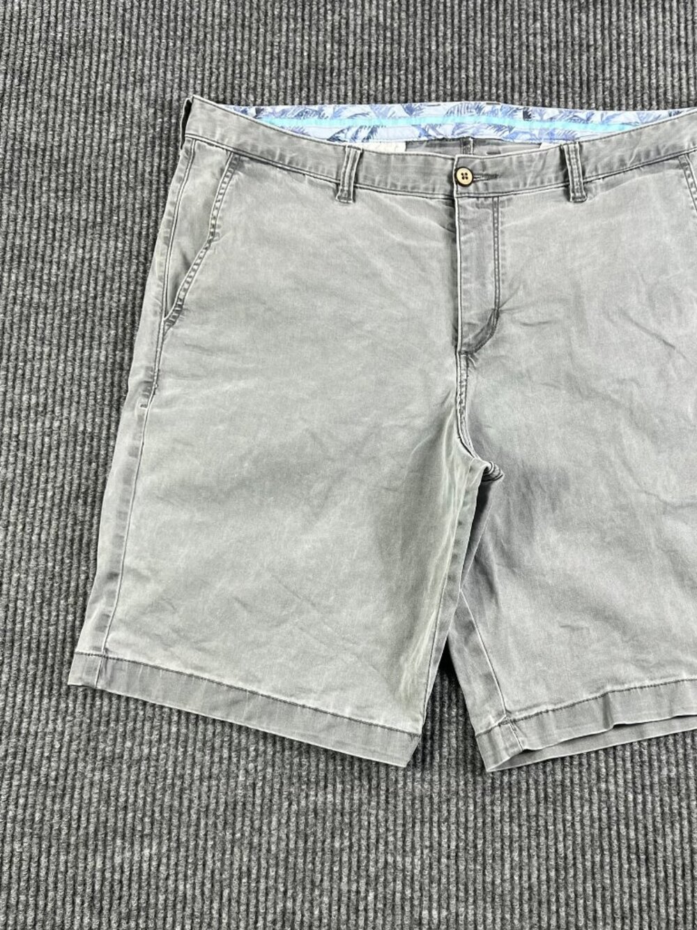 Tommy Bahama Chino Shorts Men’s Gray Flat Front Regular Fit Twill 10 Inseam